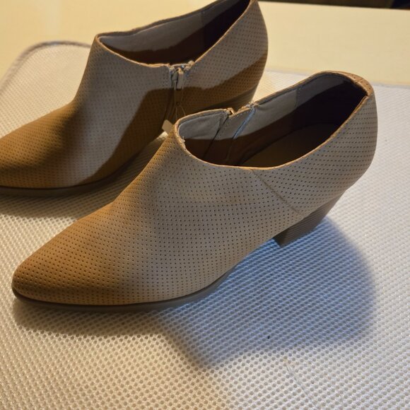 A.N.A. 7.5 camel color booties with block heel - Picture 2 of 4